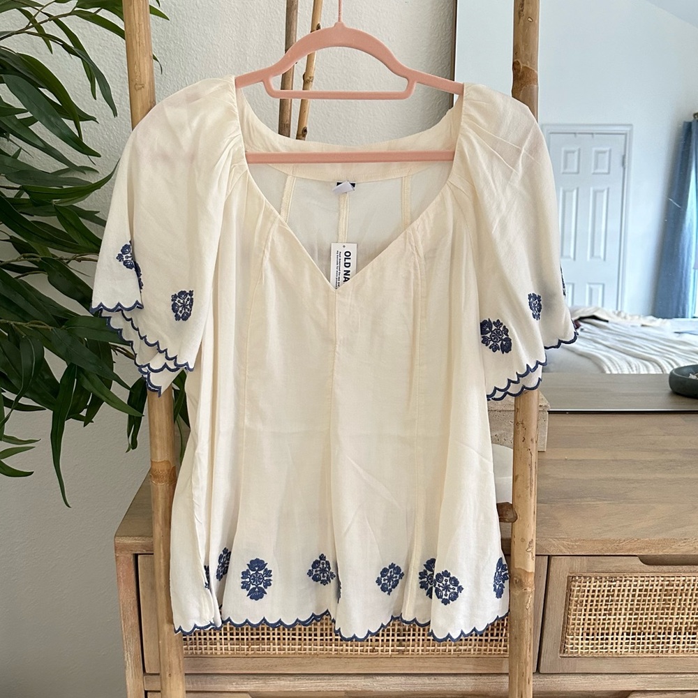 Old Navy Embroidered Top Sz M